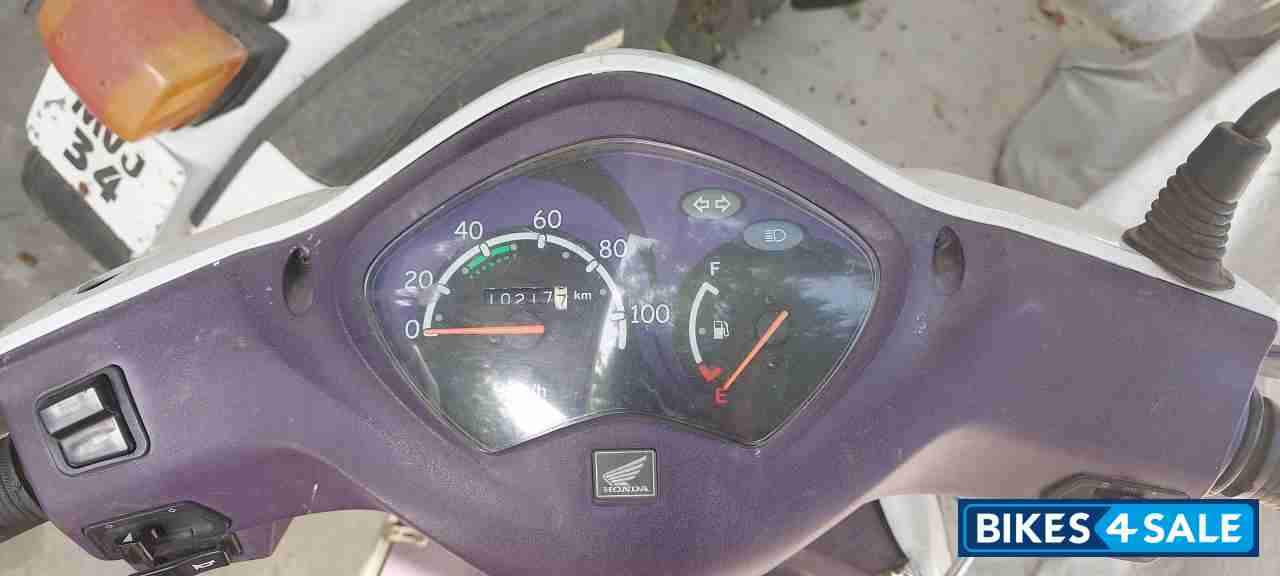 White Honda Activa i