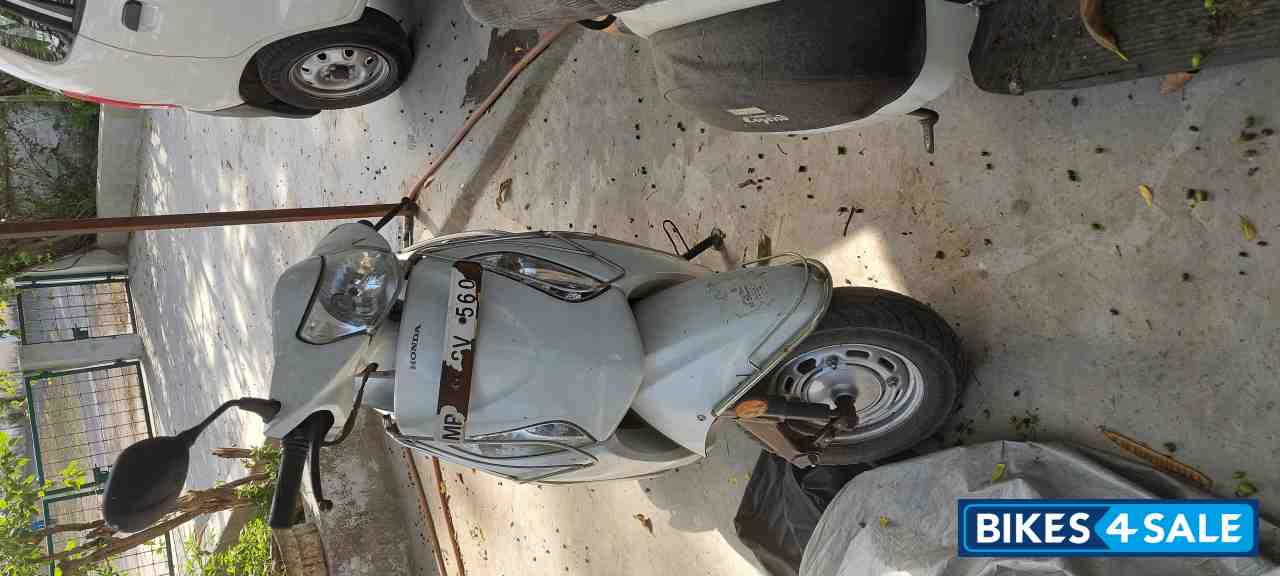 White Honda Activa i