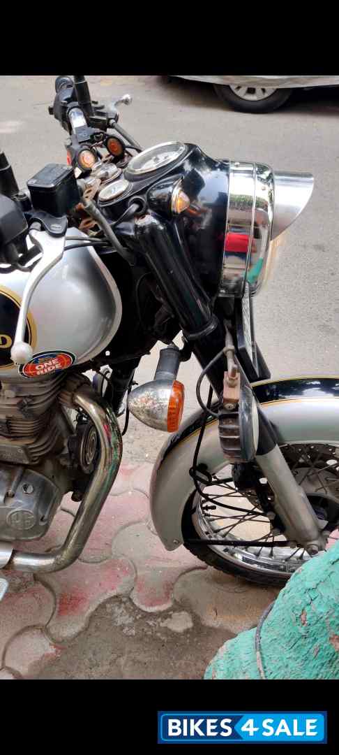 Silver Grey Royal Enfield Classic 500 Silver Grey Royal Enfield Classic 500