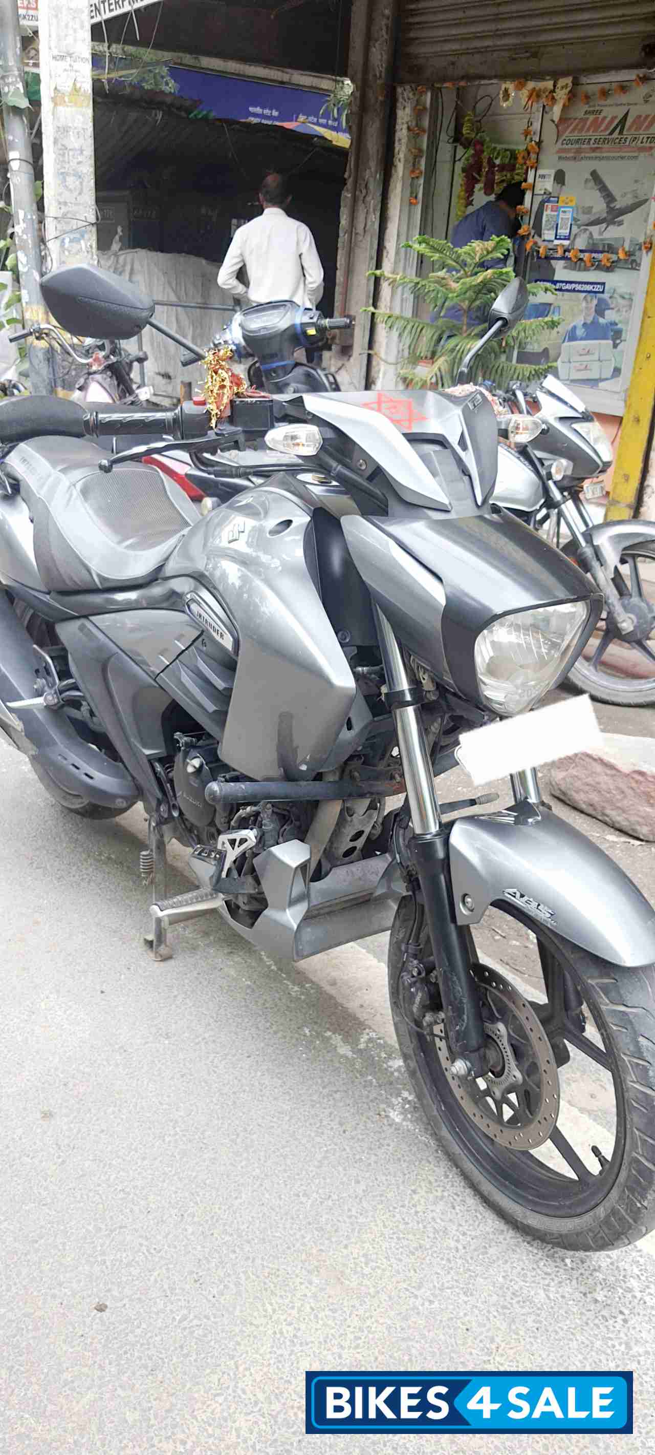 Grey Matte Black Suzuki Intruder 150 FI