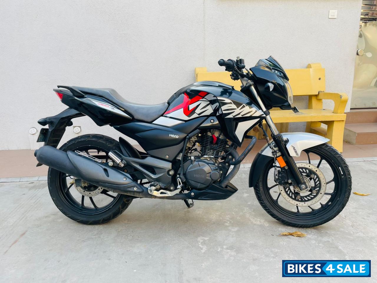 Black Silver Hero Xtreme 200R