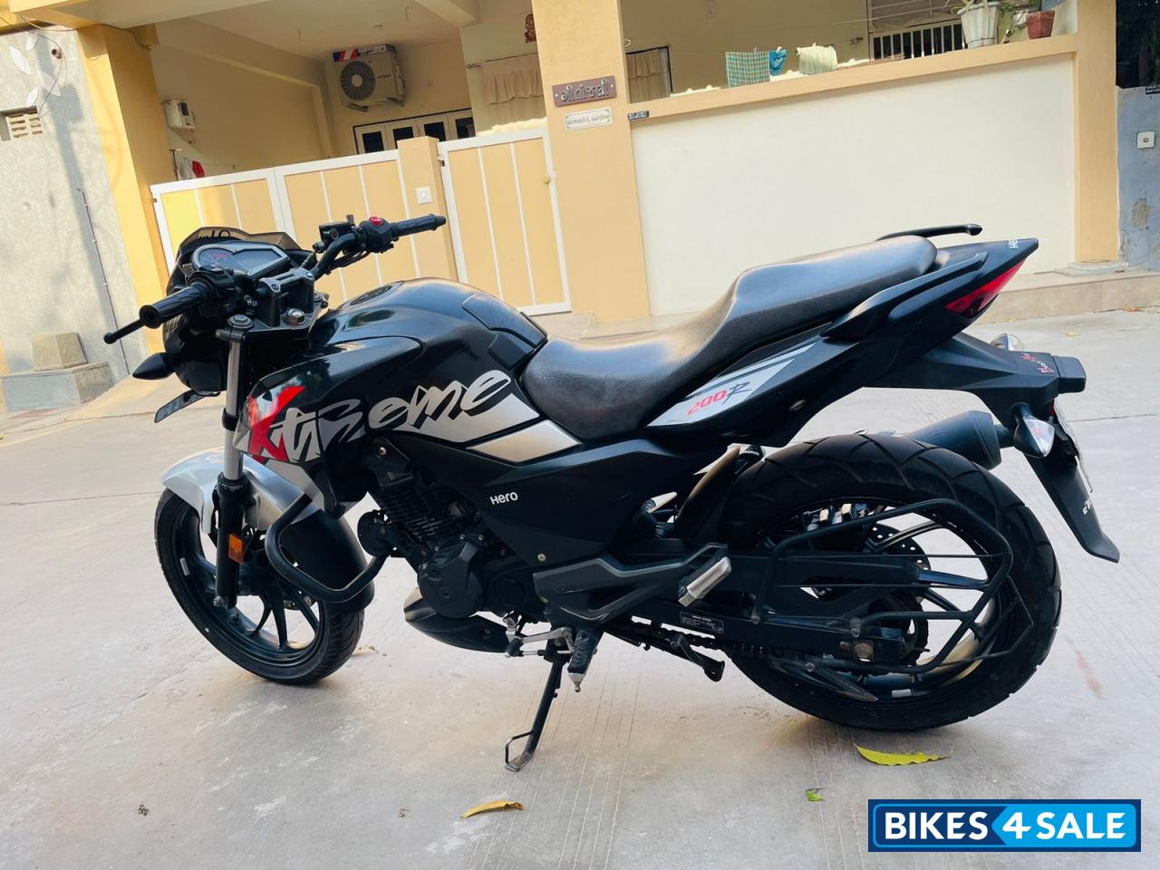 Black Silver Hero Xtreme 200R