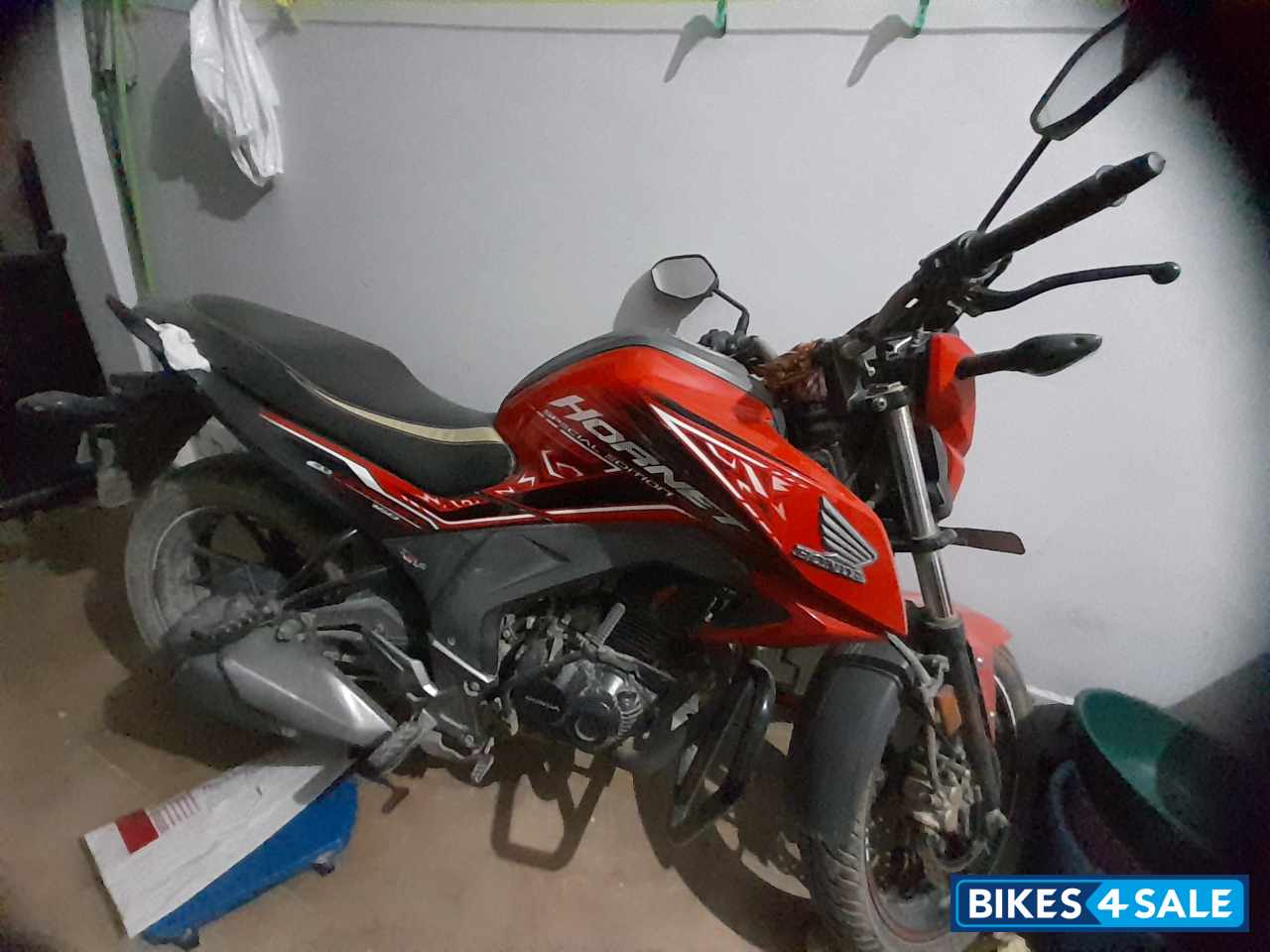 Sports Red Honda CB Hornet 160R ABS