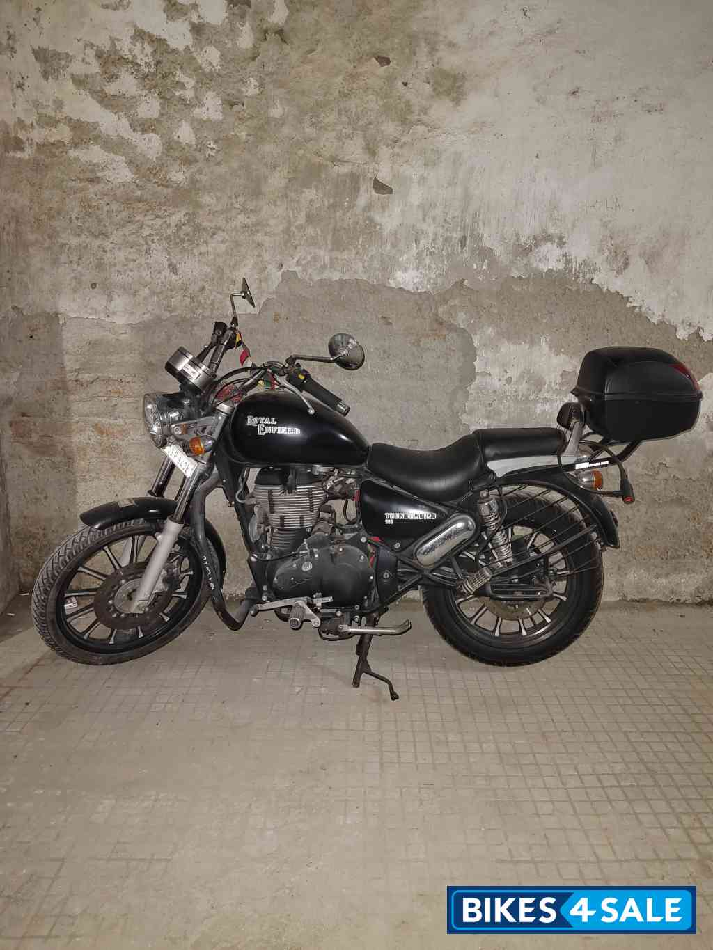 Black Royal Enfield Thunderbird 500