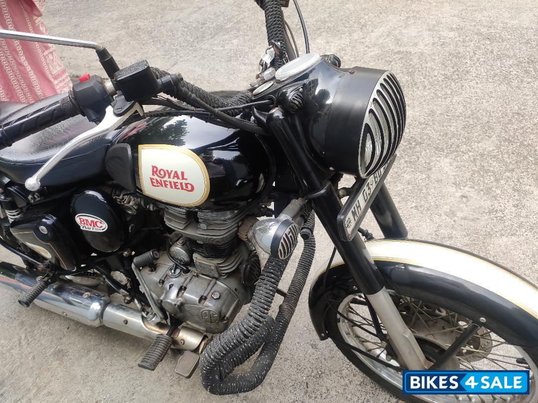 Black Royal Enfield Classic 500