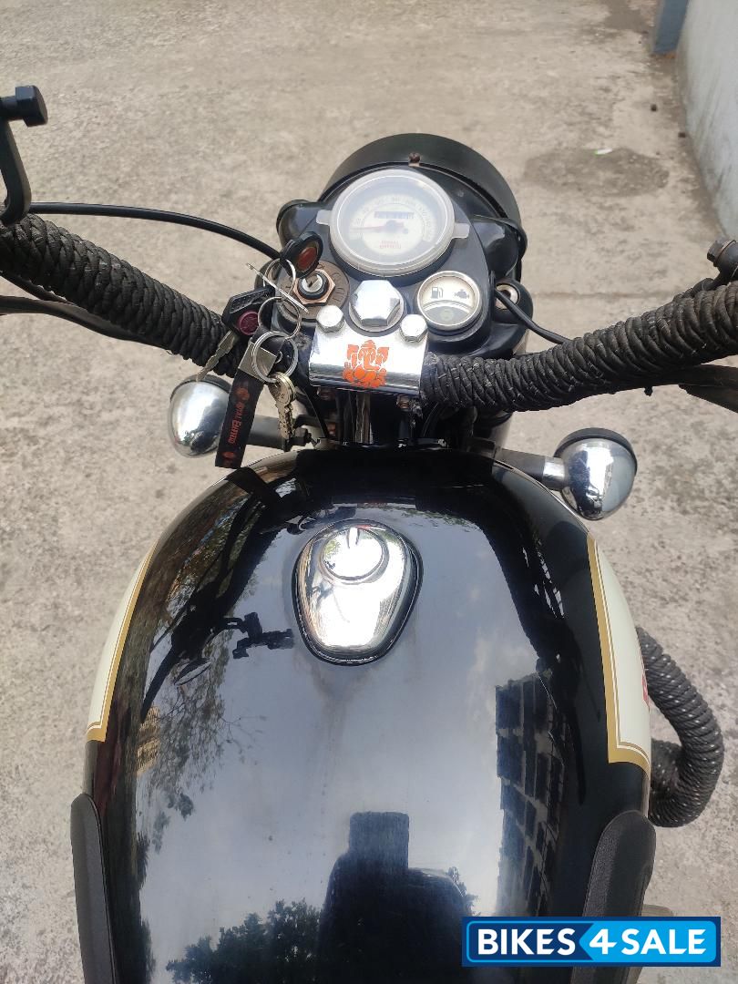 Black Royal Enfield Classic 500
