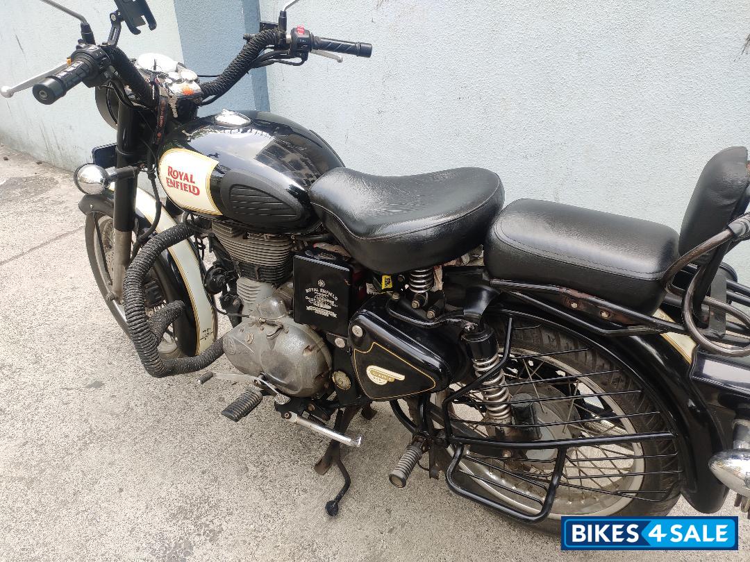 Black Royal Enfield Classic 500