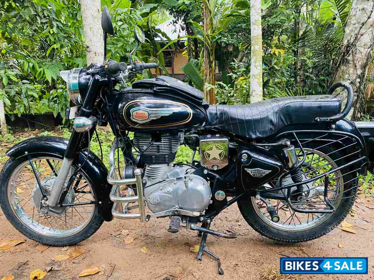 Black Royal Enfield Bullet 350 Twinspark