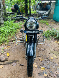 Black Royal Enfield Bullet 350 Twinspark