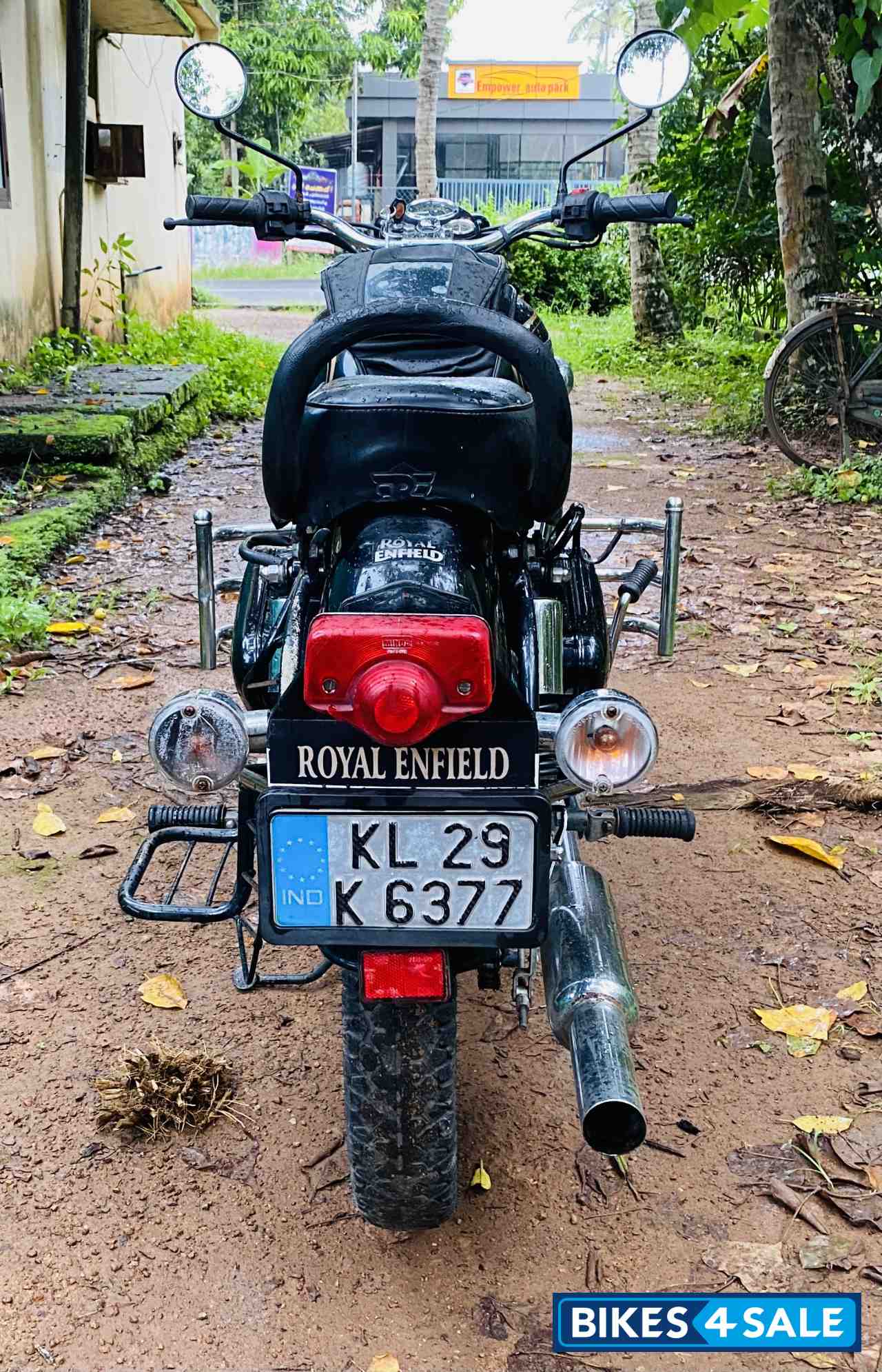 Black Royal Enfield Bullet 350 Twinspark