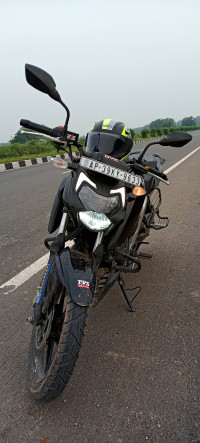 Black TVS Apache RTR 160 4V BS6