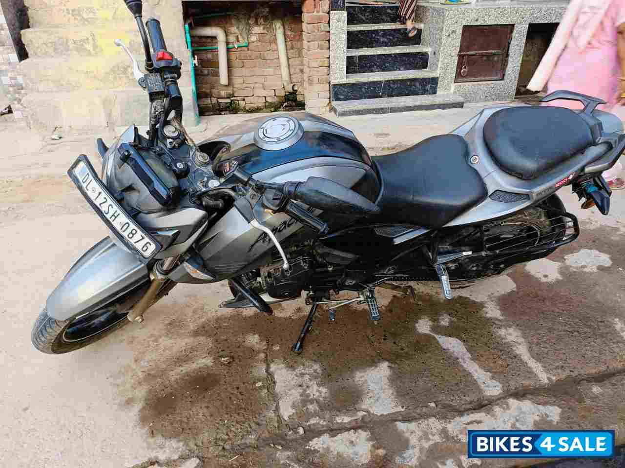 TVS Apache RTR 200 4V