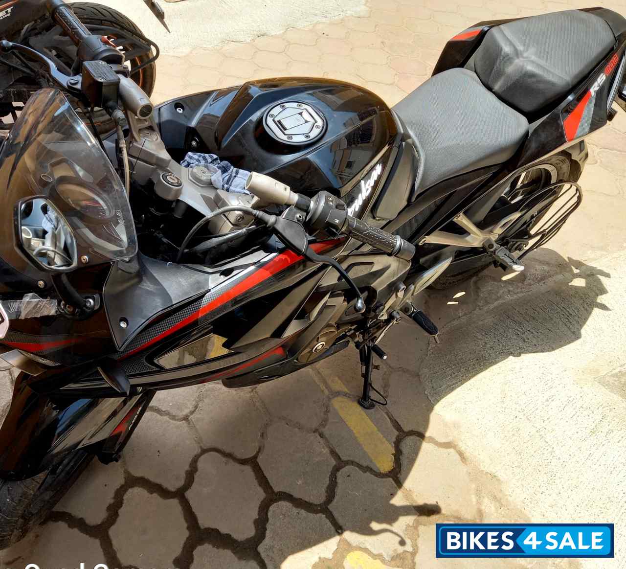 Black Bajaj Pulsar RS 200 ABS