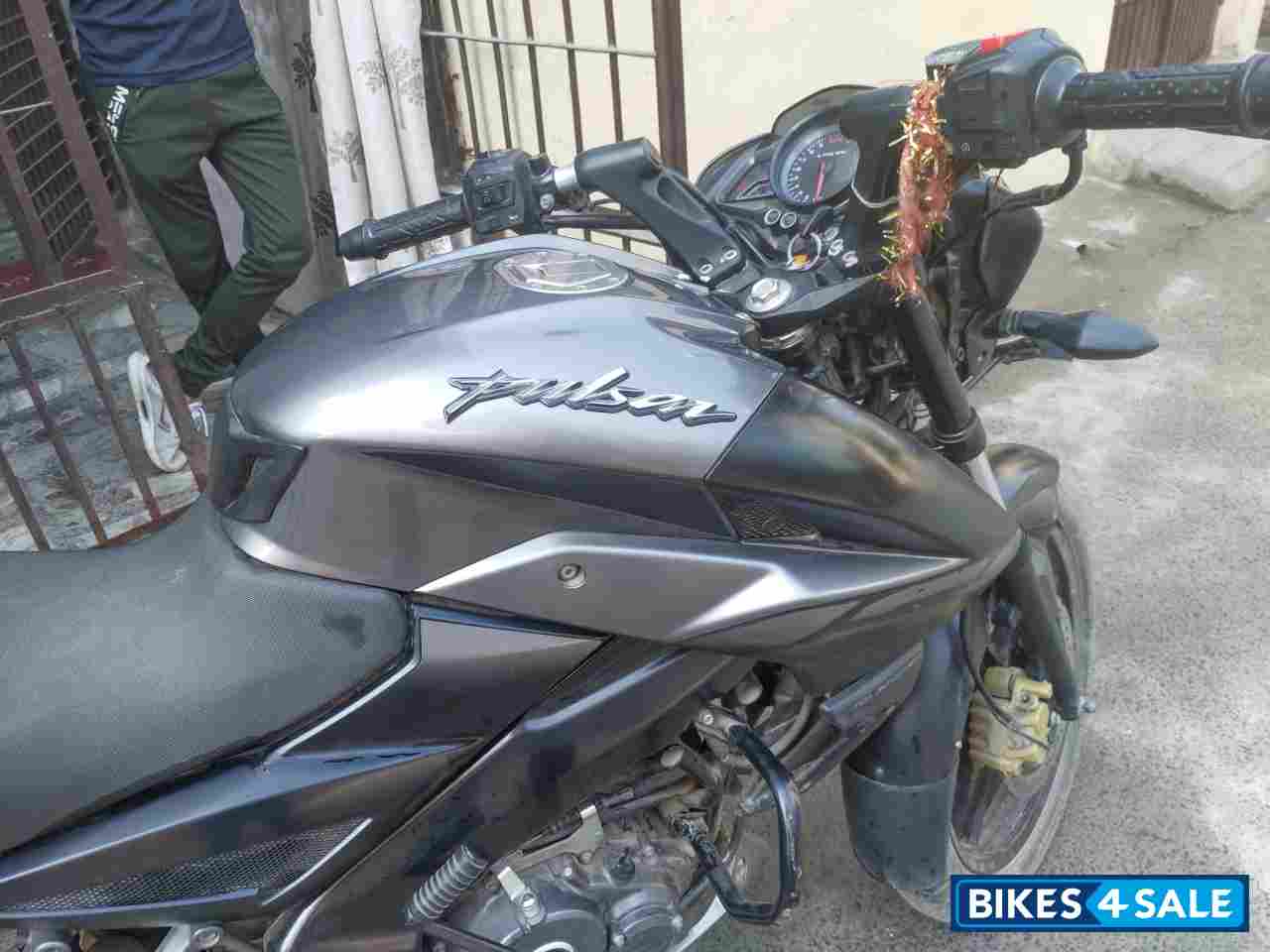 Matt Black Bajaj Pulsar NS 160
