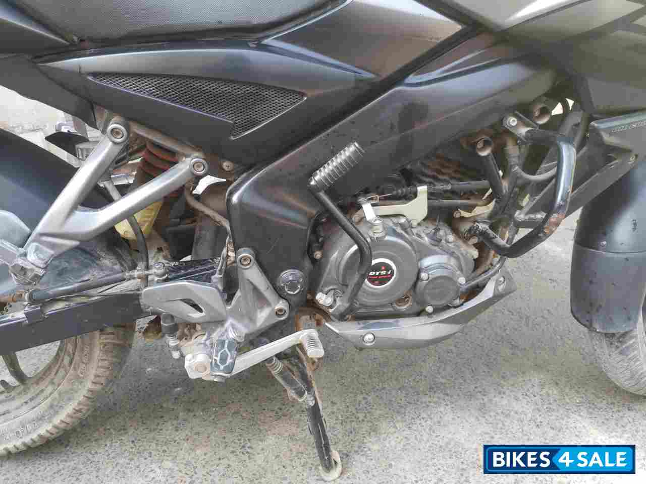 Matt Black Bajaj Pulsar NS 160