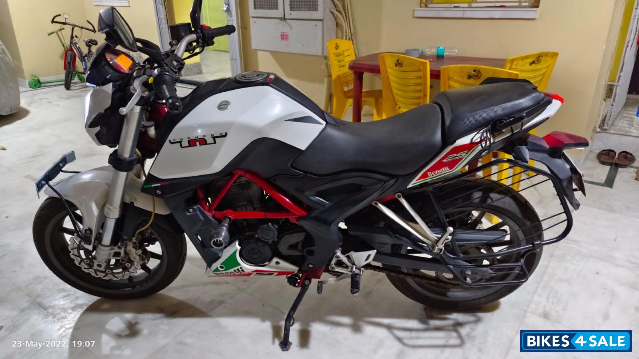 White Benelli  TNT25