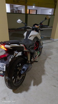 White Benelli TNT25