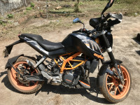 Black/orange KTM Duke 390