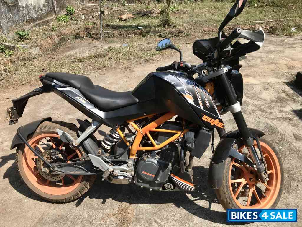 Black/orange KTM Duke 390