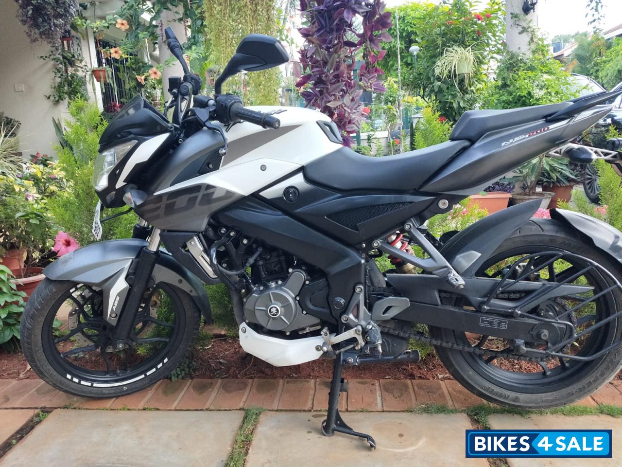 Bajaj Pulsar 200 NS ABS