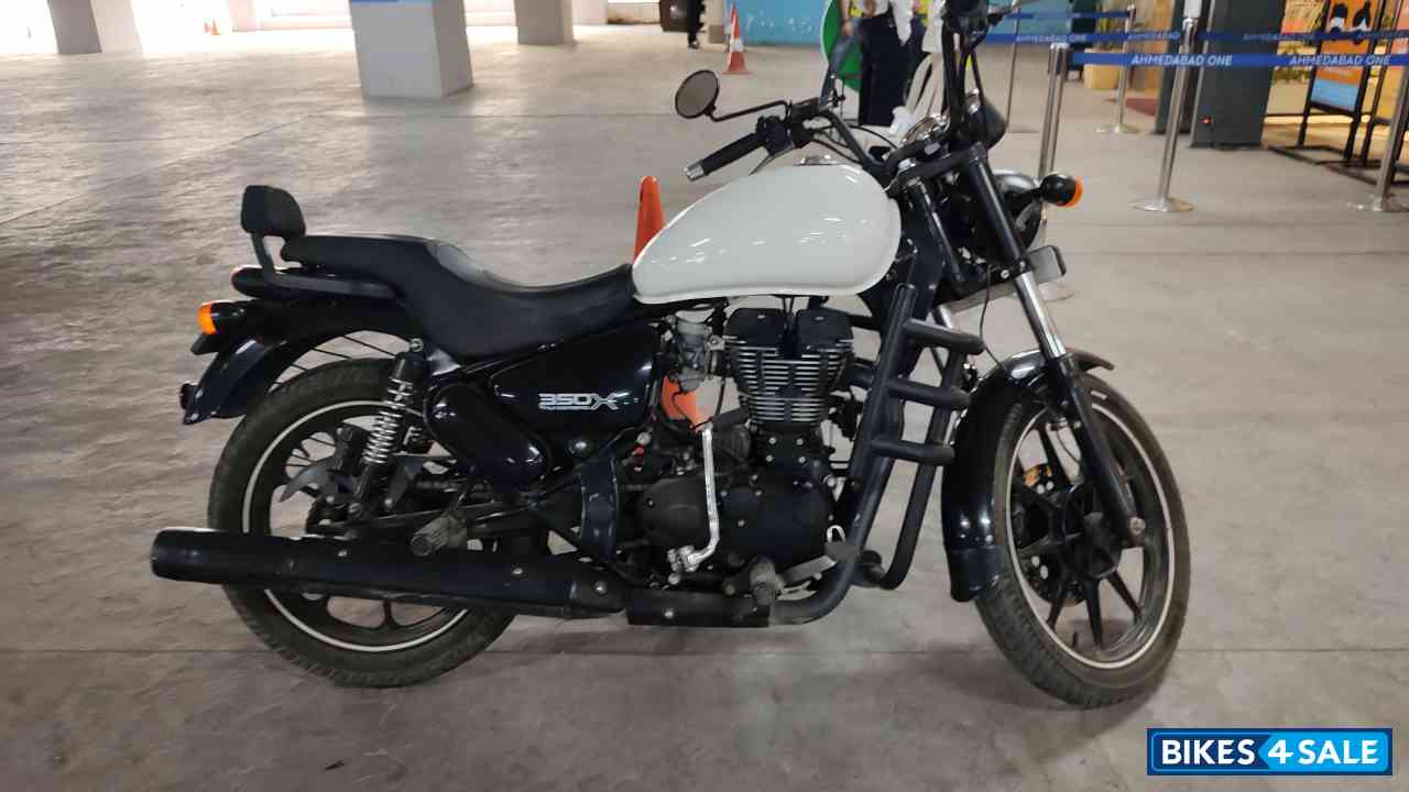 White Royal Enfield Thunderbird X 350
