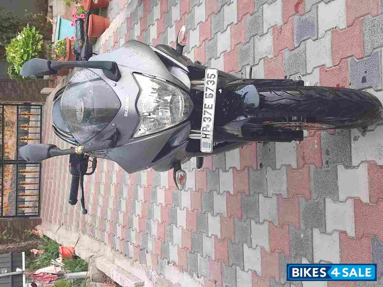 Metalic Grey Suzuki Gixxer SF SP