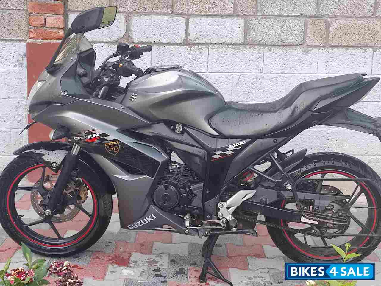 Metalic Grey Suzuki Gixxer SF SP