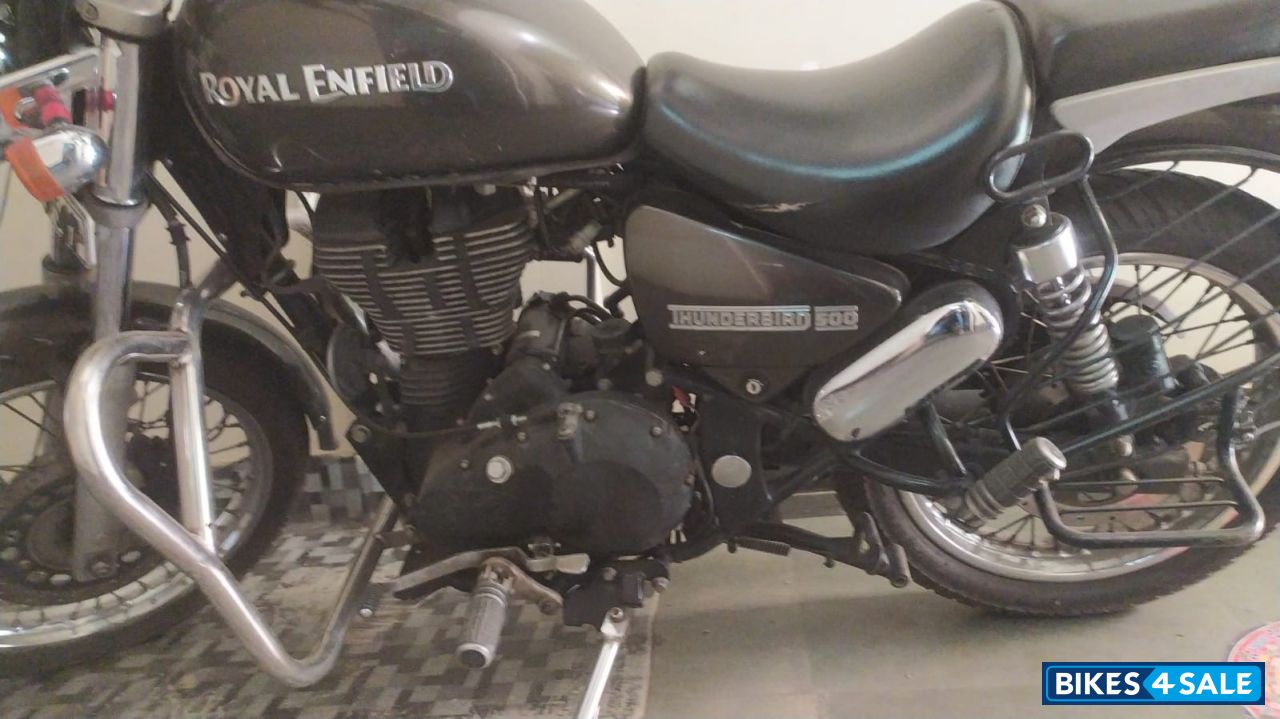 Black Royal Enfield Thunderbird 500