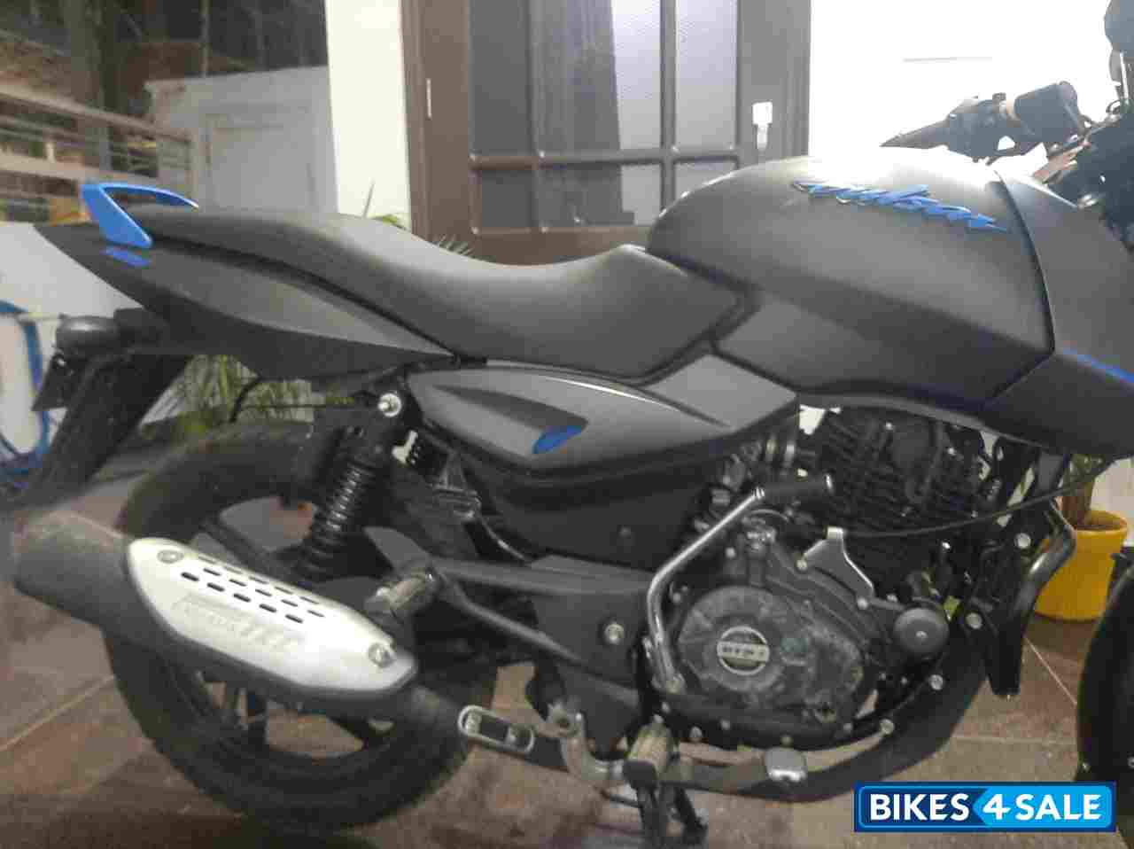 Bajaj Pulsar 125 Neon BS6