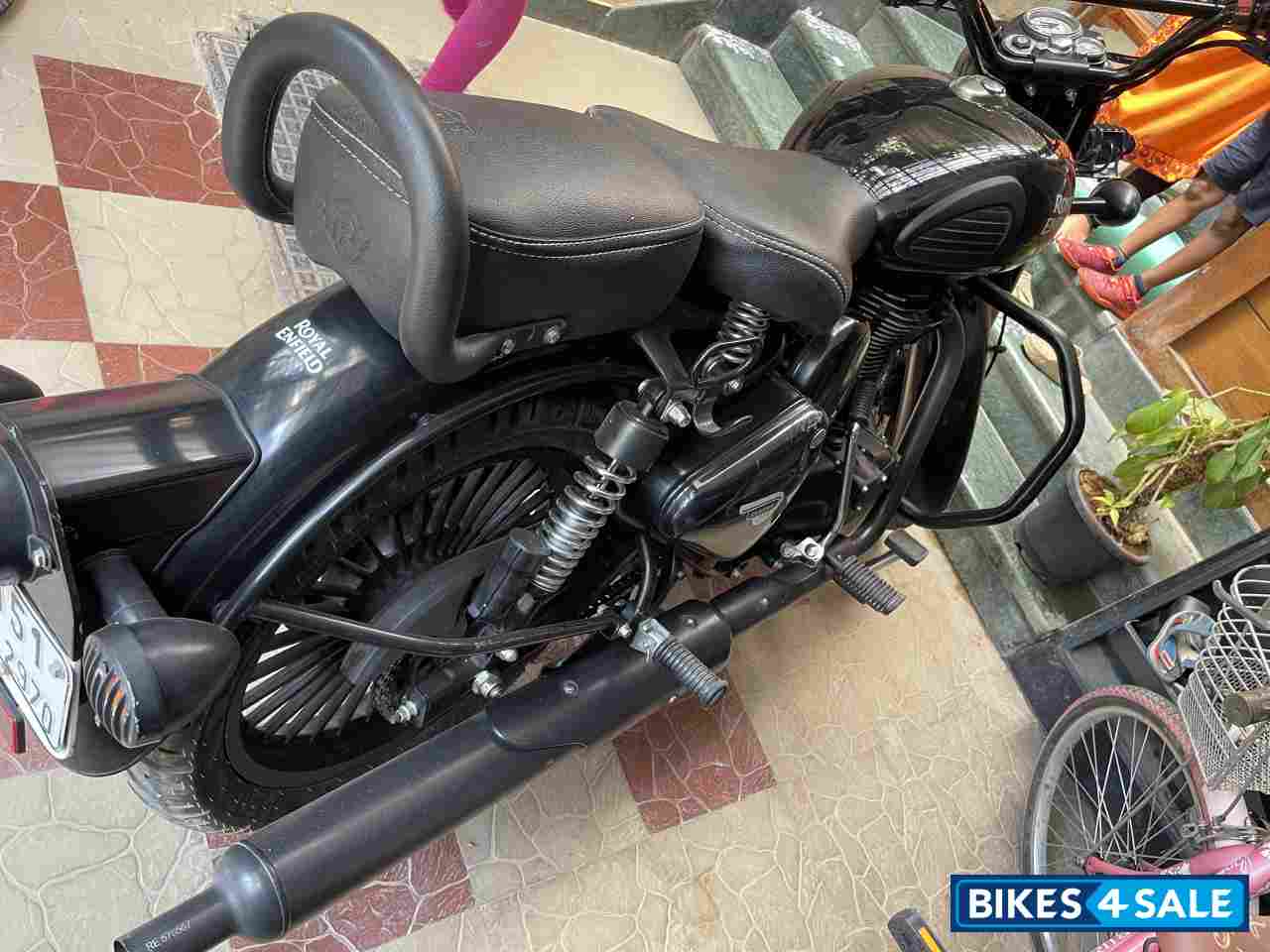 Royal Enfield Classic Stealth Black
