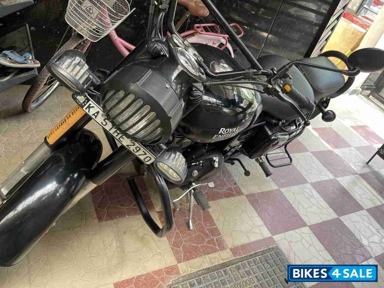 Royal Enfield Classic Stealth Black