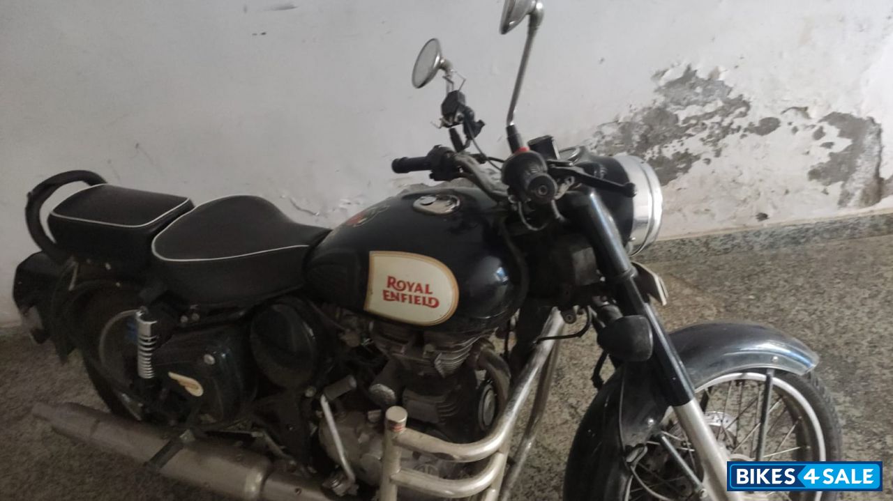 Black Royal Enfield Classic 350