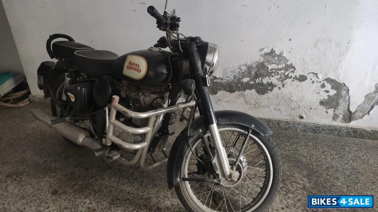 Black Royal Enfield Classic 350 Black Royal Enfield Classic 350