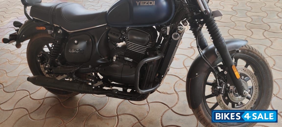 Yezdi Roadster Dark