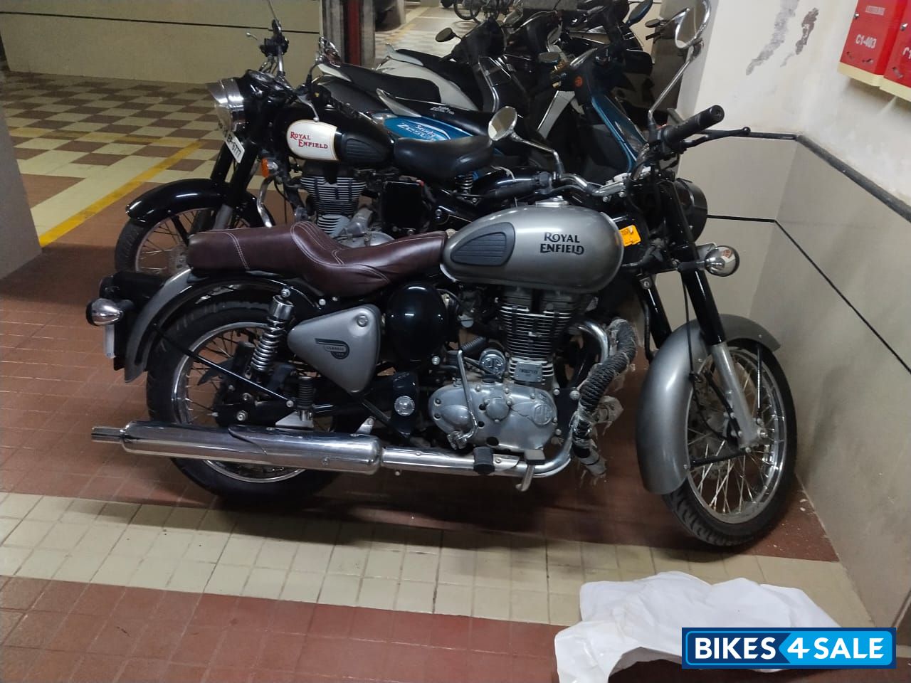 Royal Enfield Classic Gunmetal Grey Royal Enfield Classic Gunmetal Grey