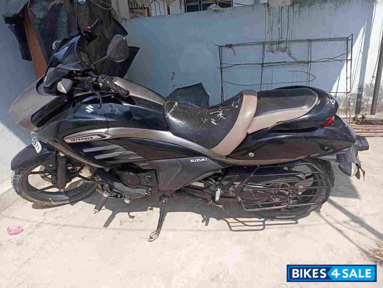 Black Suzuki Intruder 150