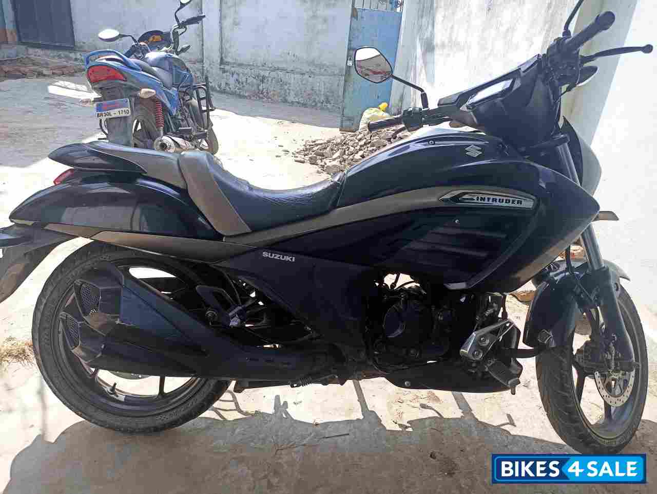 Black Suzuki Intruder 150 Black Suzuki Intruder 150