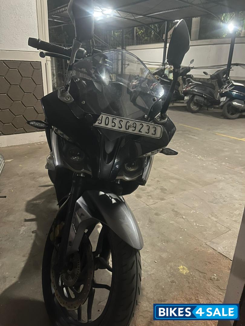 Bajaj Pulsar RS 200 ABS