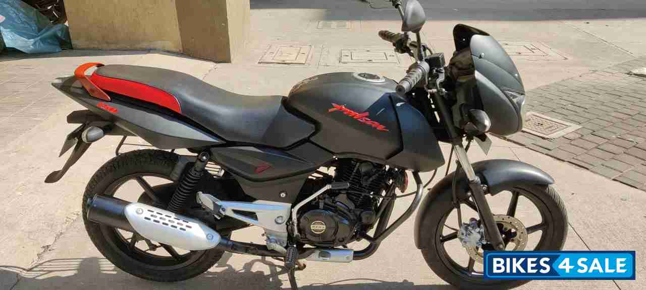 Black Bajaj Pulsar 150 DTSi Black Bajaj Pulsar 150 DTSi