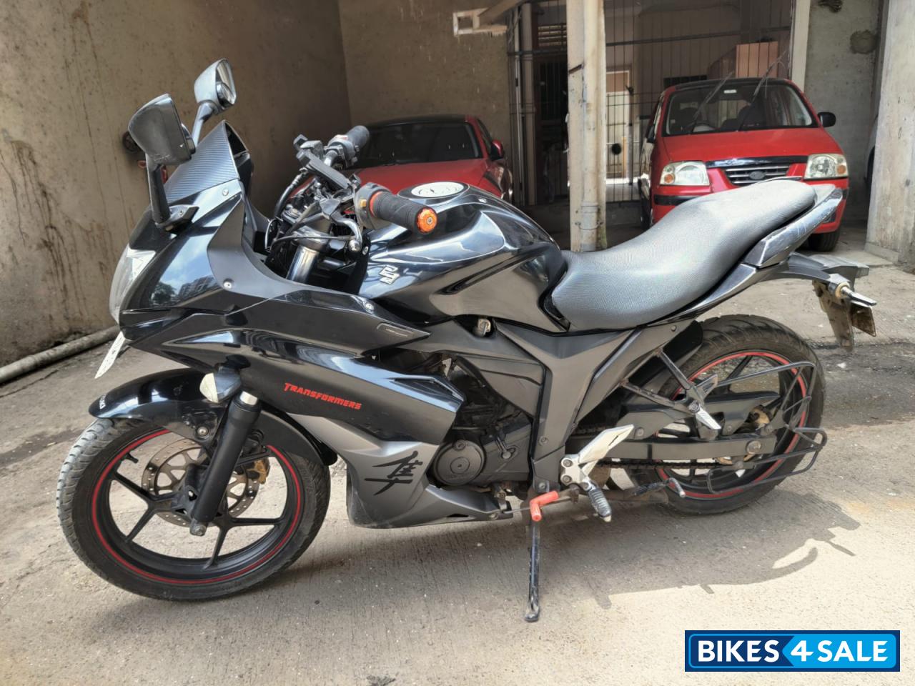 Black Suzuki  Gixxer SF