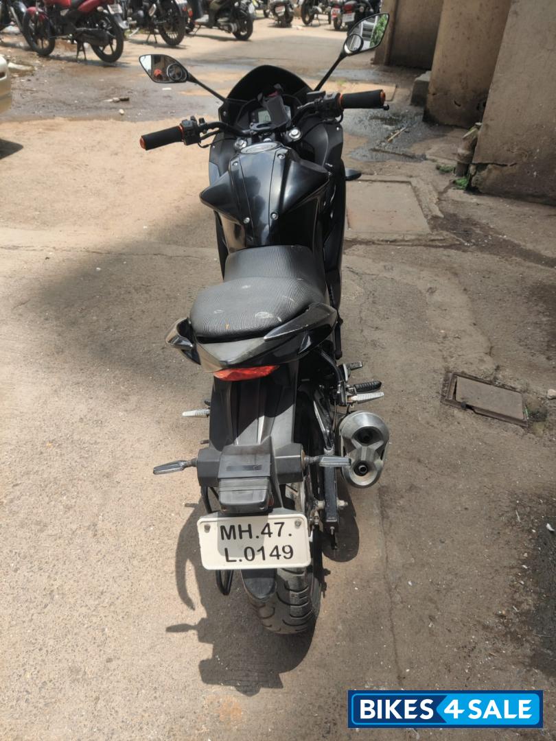 Black Suzuki Gixxer SF Black Suzuki Gixxer SF