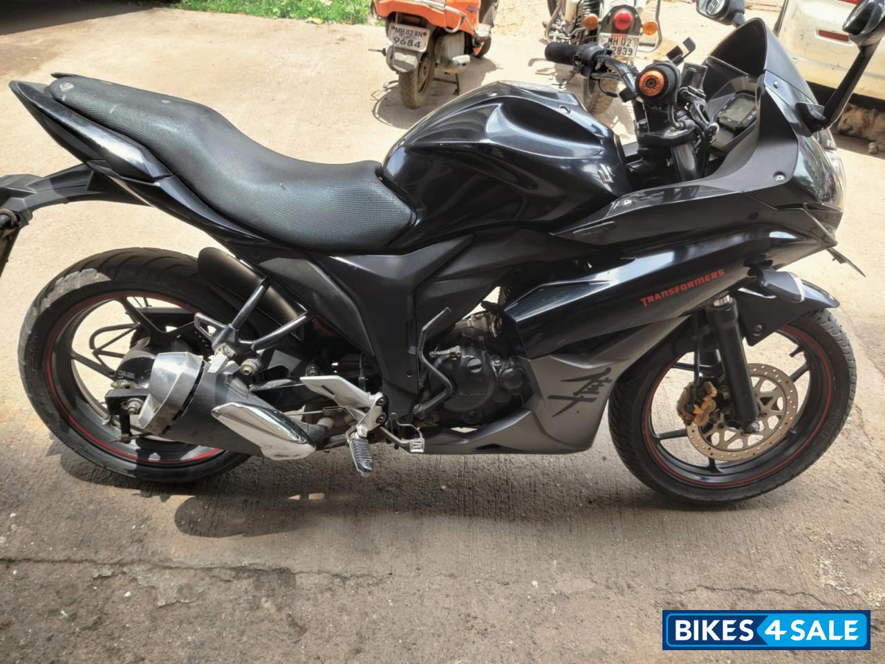 Black Suzuki Gixxer SF Black Suzuki Gixxer SF