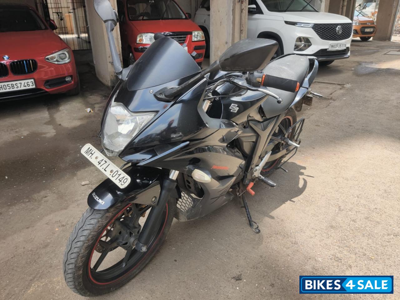 Black Suzuki Gixxer SF Black Suzuki Gixxer SF