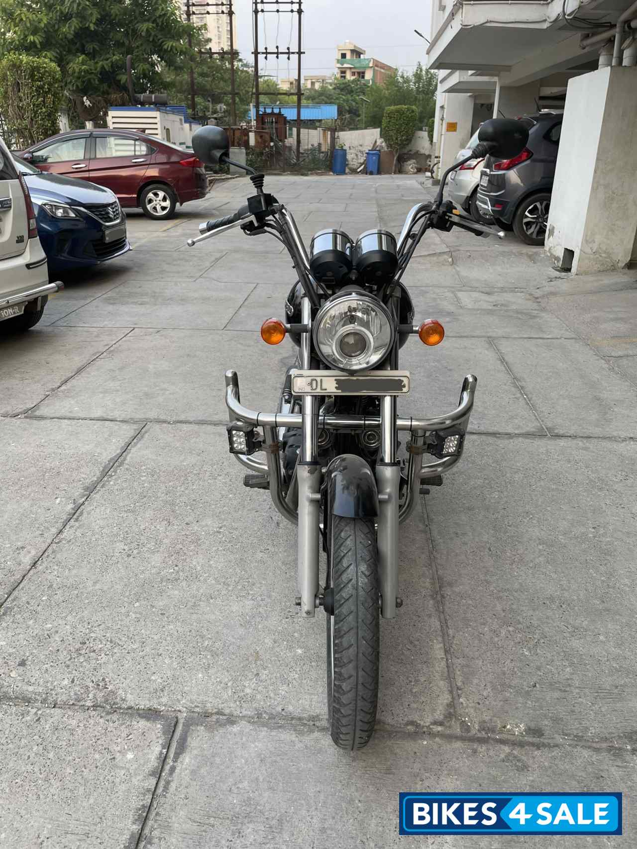 Black Royal Enfield Thunderbird 350