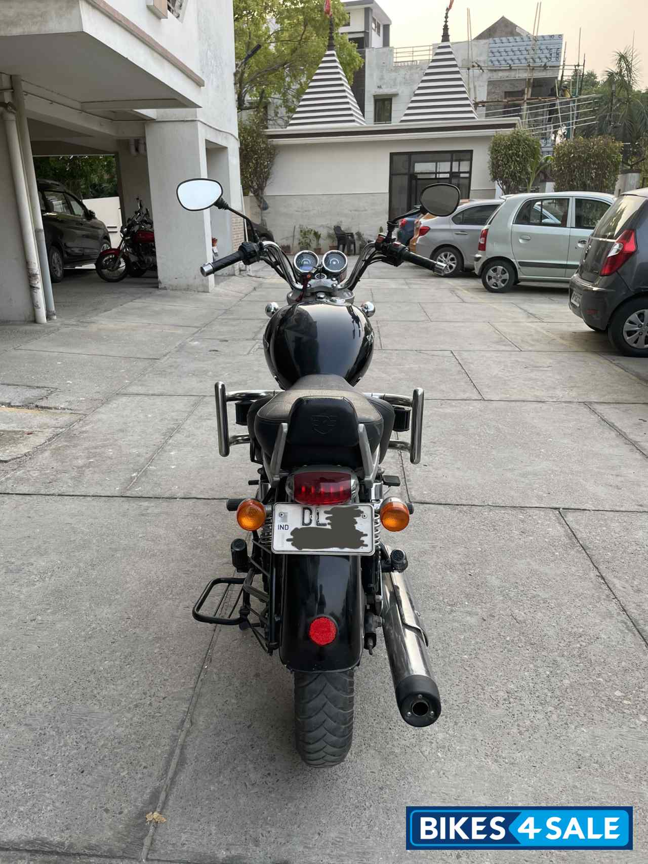 Black Royal Enfield Thunderbird 350