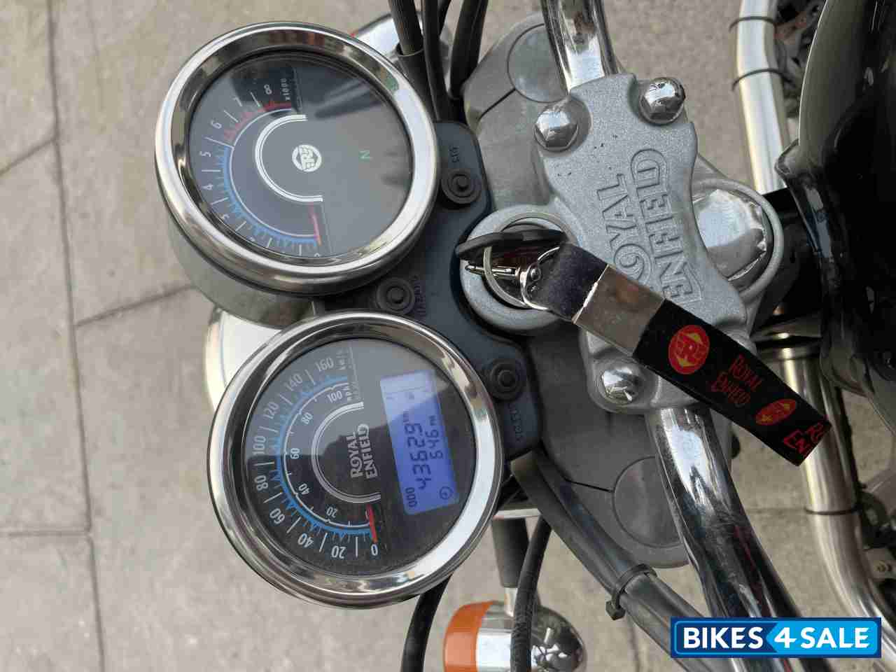 Black Royal Enfield Thunderbird 350