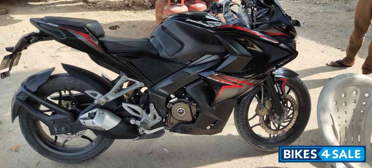 Bajaj Pulsar RS 200