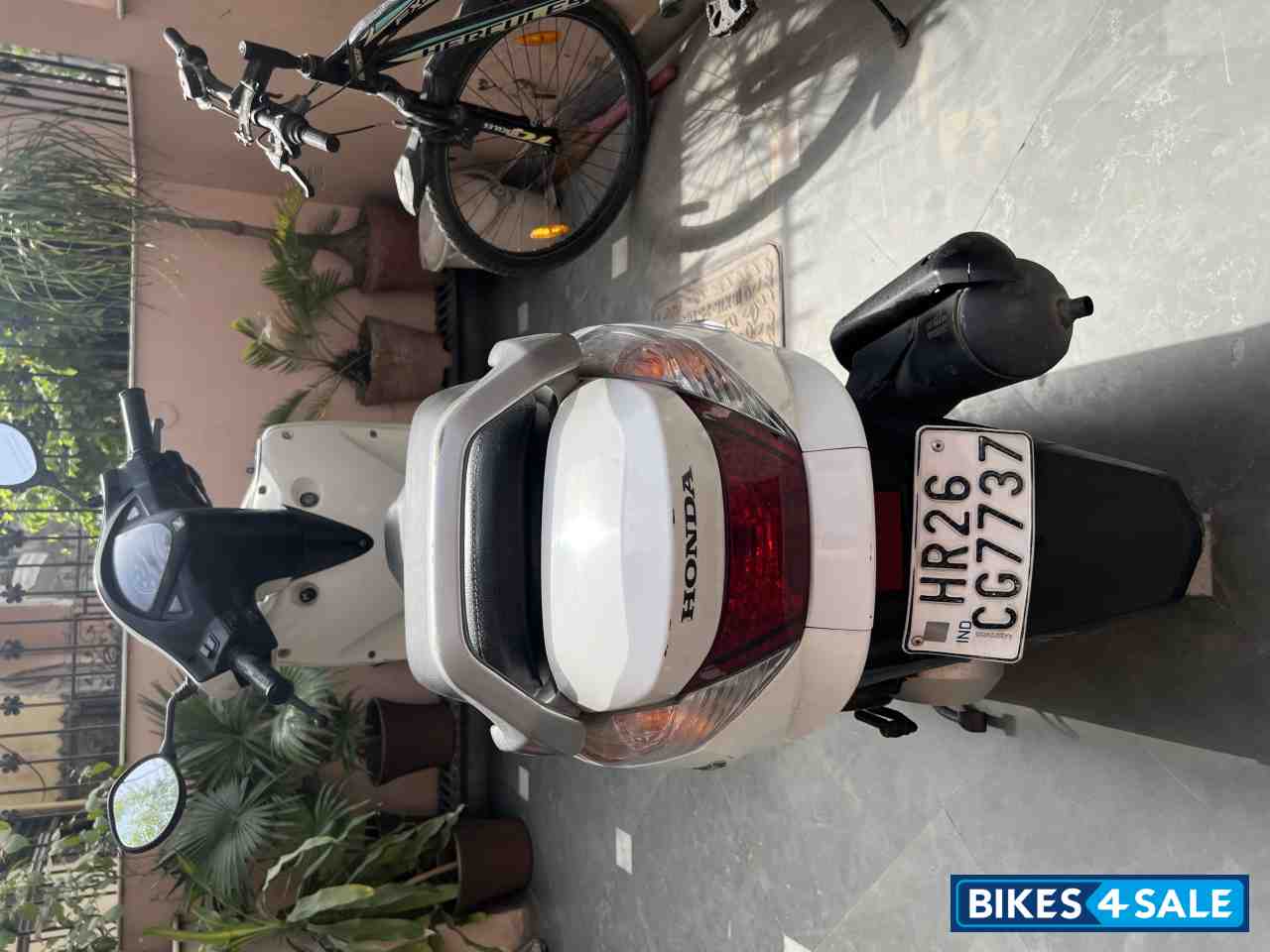 White Honda Aviator White Honda Aviator