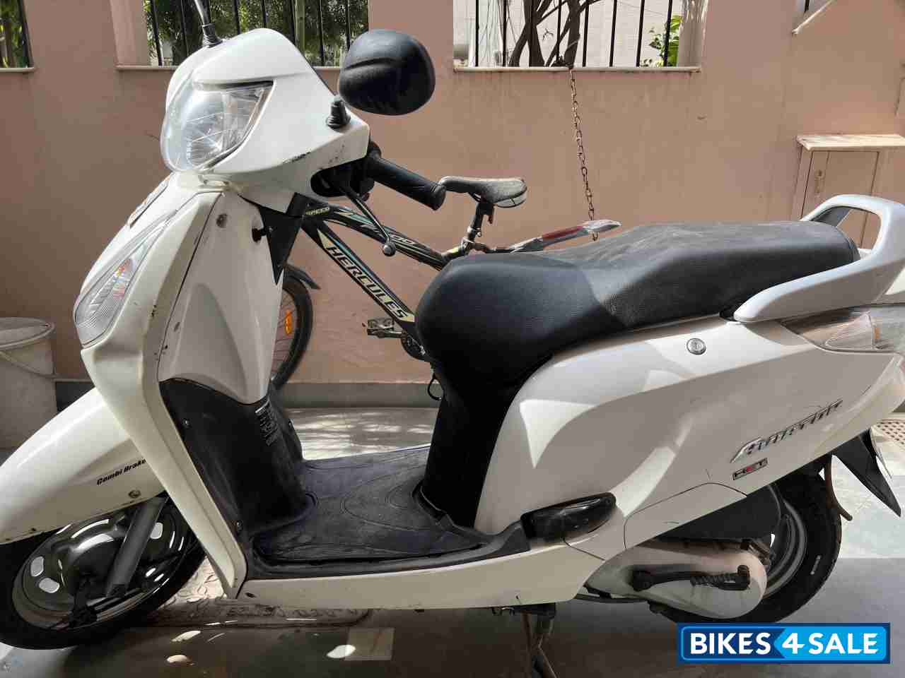 White Honda Aviator
