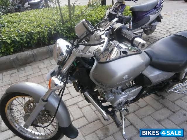 Bajaj Avenger 220 DTS-i